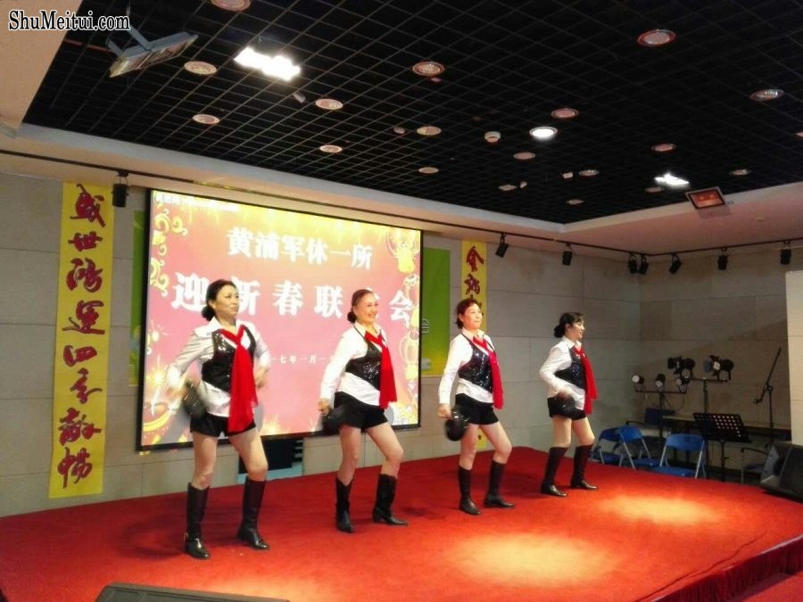 钟姐和她的好姐妹们穿肉丝靴子表演节目[第8张/共36张]