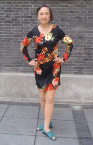 成熟女人钟姐穿肉丝在上海滩游览时拍的照片