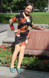 成熟女人钟姐穿肉丝在上海滩游览时拍的照片