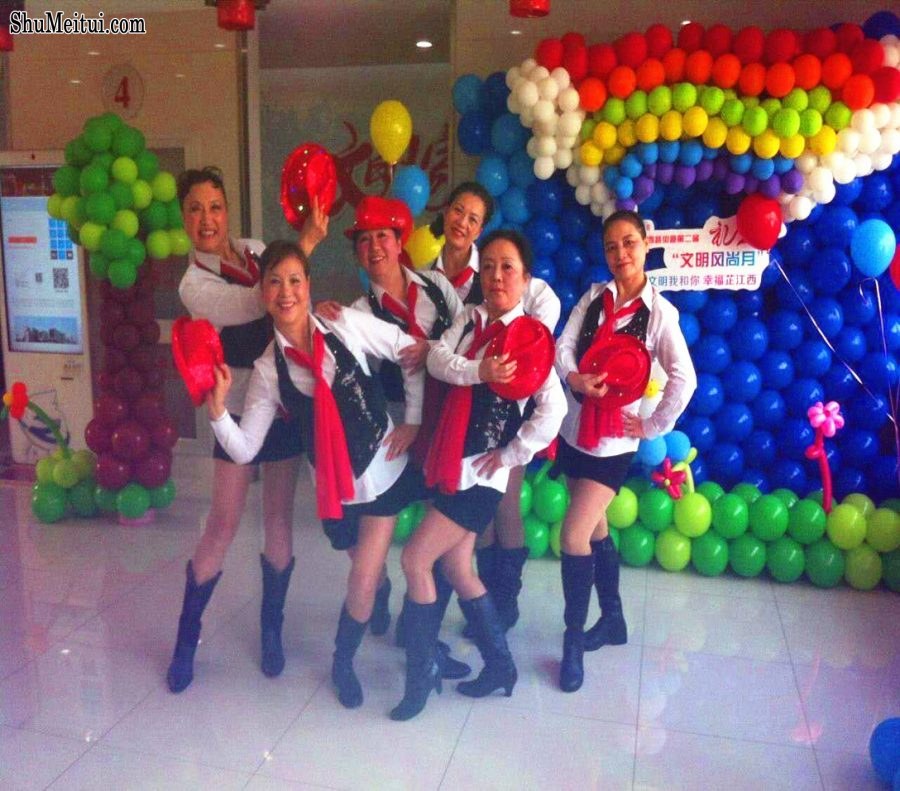 钟姐和她的好姐妹们穿肉丝靴子表演节目[第23张/共36张]