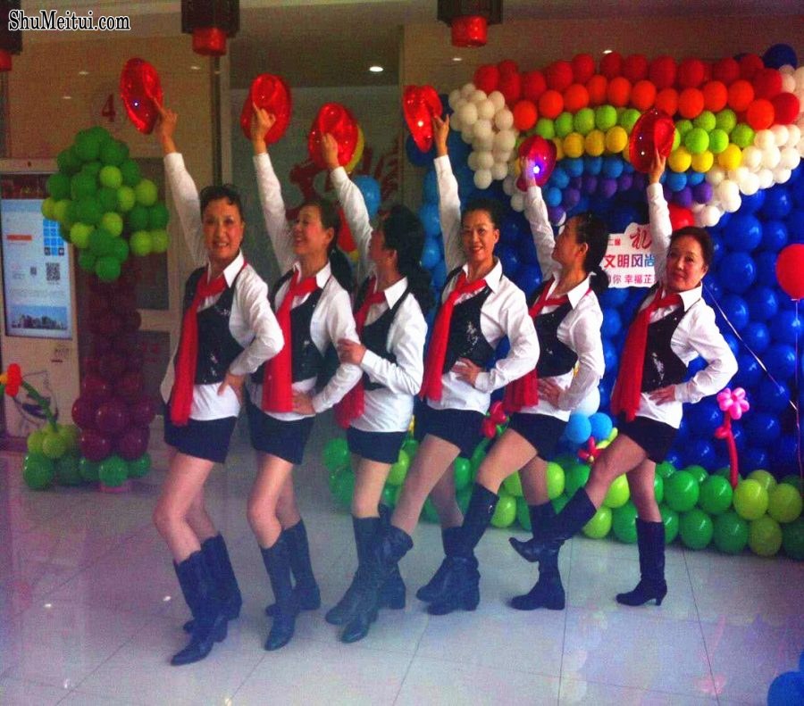 钟姐和她的好姐妹们穿肉丝靴子表演节目[第12张/共36张]