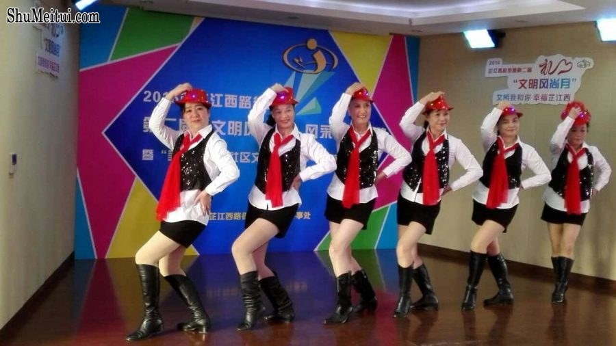 钟姐和她的好姐妹们穿肉丝靴子表演节目[第33张/共36张]