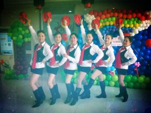 钟姐和她的好姐妹们穿肉丝靴子表演节目