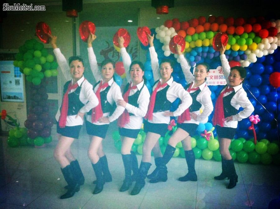 钟姐和她的好姐妹们穿肉丝靴子表演节目[第34张/共36张]