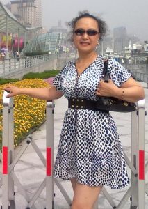 熟女钟姐上海滩游览