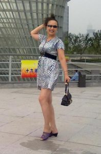 熟女钟姐上海滩游览