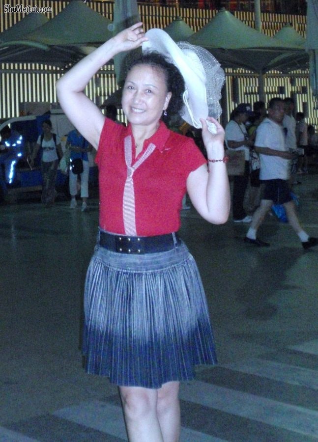 熟女钟姐穿世博会游览[第1张/共9张]