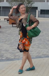 熟女钟姐穿短裙在世博会游玩