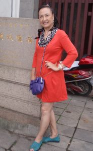 熟女钟姐和另一位姐姐坐船在上海游玩