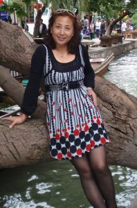 熟女钟姐和另一位姐姐坐船在上海游玩