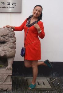 熟女钟姐和另一位姐姐坐船在上海游玩