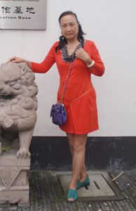 熟女钟姐和另一位姐姐坐船在上海游玩