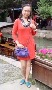 熟女钟姐和另一位姐姐坐船在上海游玩