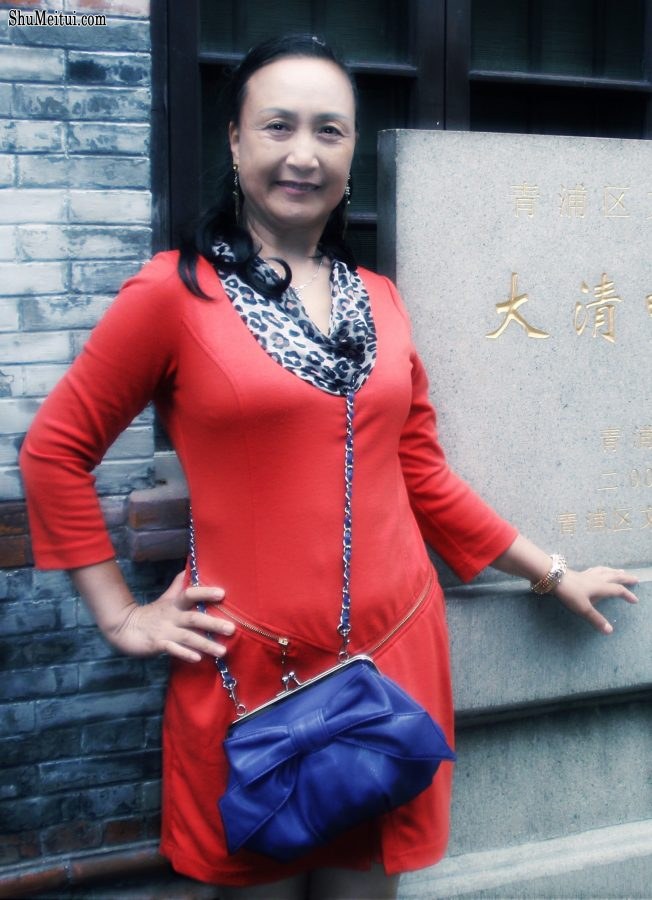 熟女钟姐和另一位姐姐坐船在上海游玩[第4张/共22张]