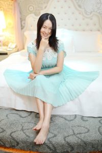 优雅的女人Elin姐大床上秀美足