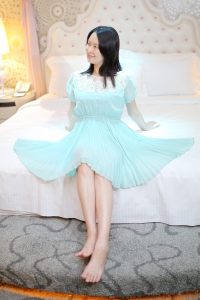 优雅的女人Elin姐大床上秀美足