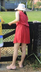 气质熟女Elin姐乡村短裙玉腿