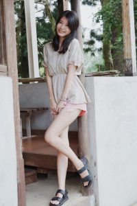 长腿美丽人妻CC姐粉色短裤