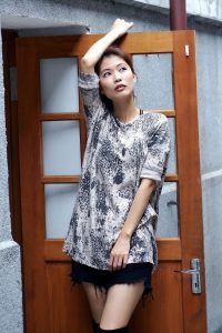 美丽人妻CC姐短裤长靴美腿