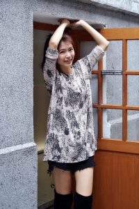 美丽人妻CC姐短裤长靴美腿