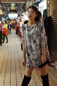 美丽人妻CC姐短裤长靴美腿