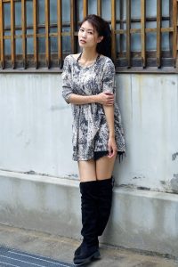 美丽人妻CC姐短裤长靴美腿