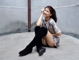 美丽人妻CC姐短裤长靴美腿