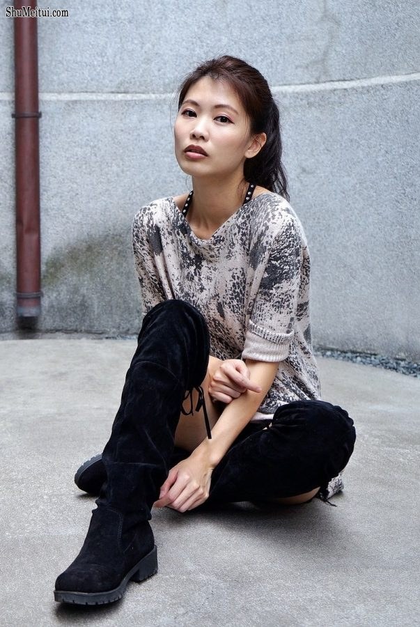 美丽人妻CC姐短裤长靴美腿[第5张/共31张]