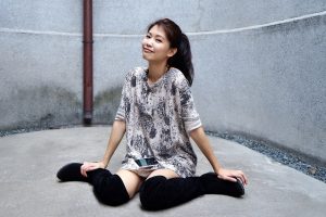 美丽人妻CC姐短裤长靴美腿