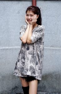 美丽人妻CC姐短裤长靴美腿