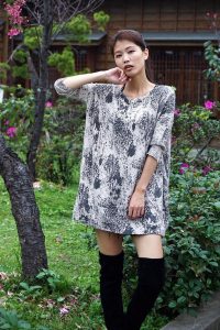 美丽人妻CC姐短裤长靴美腿