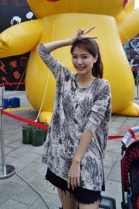 美丽人妻CC姐短裤长靴美腿