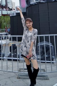 美丽人妻CC姐短裤长靴美腿