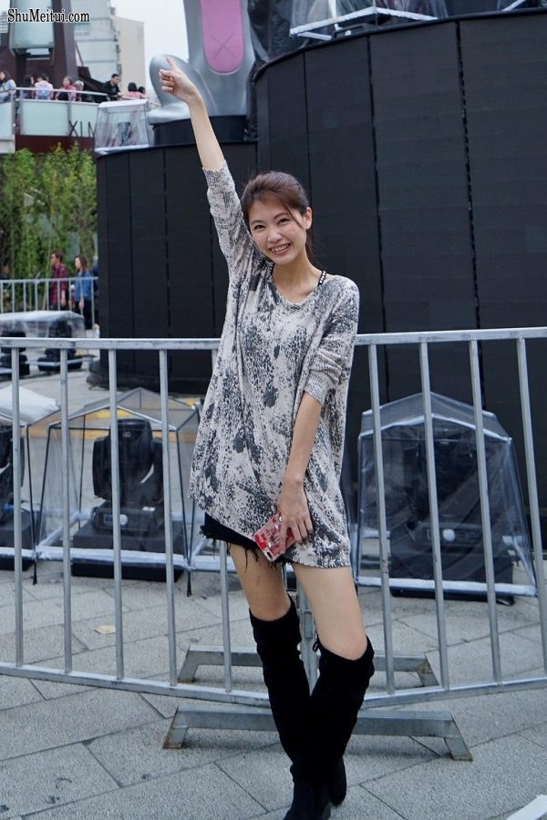 美丽人妻CC姐短裤长靴美腿[第18张/共29张]