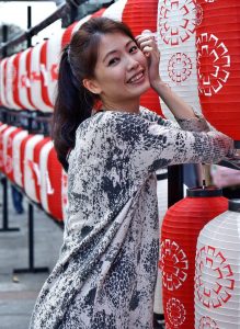 美丽人妻CC姐短裤长靴美腿