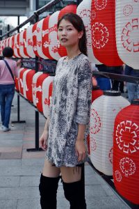 美丽人妻CC姐短裤长靴美腿