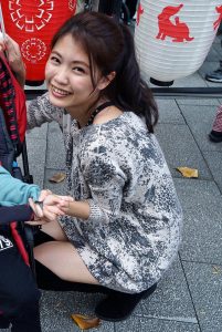 美丽人妻CC姐短裤长靴美腿