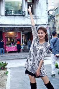 美丽人妻CC姐短裤长靴美腿