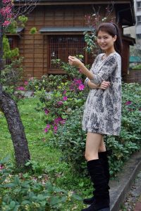 美丽人妻CC姐短裤长靴美腿