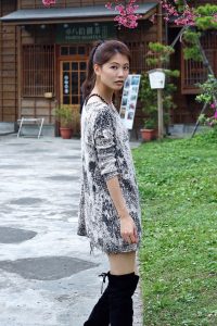 美丽人妻CC姐短裤长靴美腿