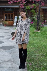 美丽人妻CC姐短裤长靴美腿