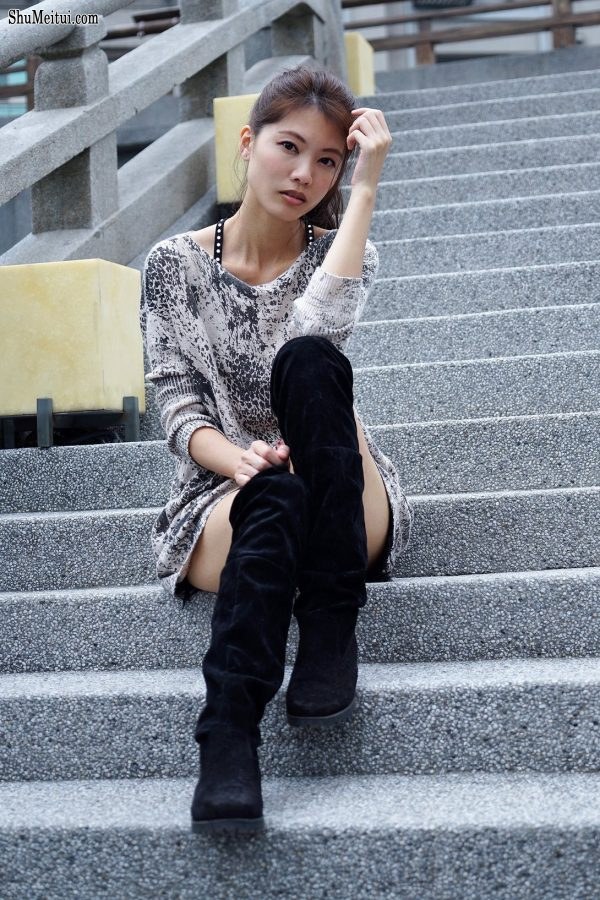 美丽人妻CC姐短裤长靴美腿[第9张/共29张]