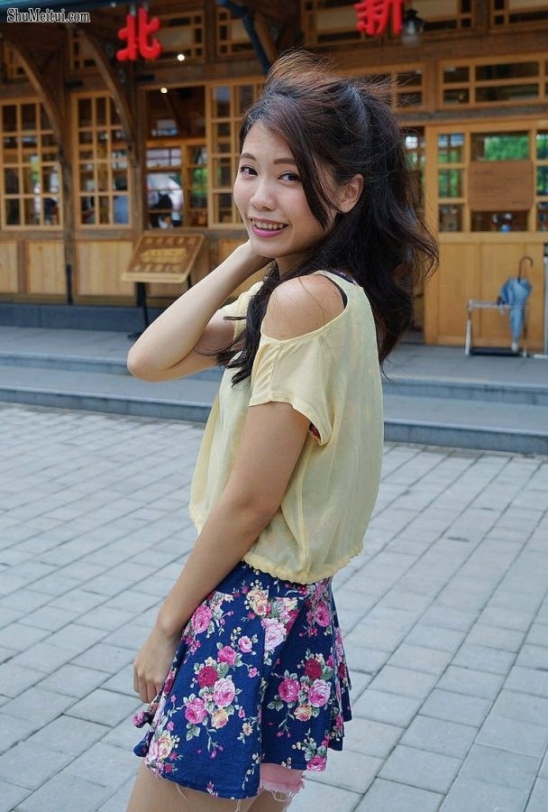 美丽人妻CC姐短裙里边套了一条短裤真会玩[第10张/共82张]