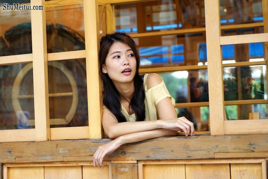 美丽人妻CC姐短裙里边套了一条短裤真会玩[第13张/共82张]