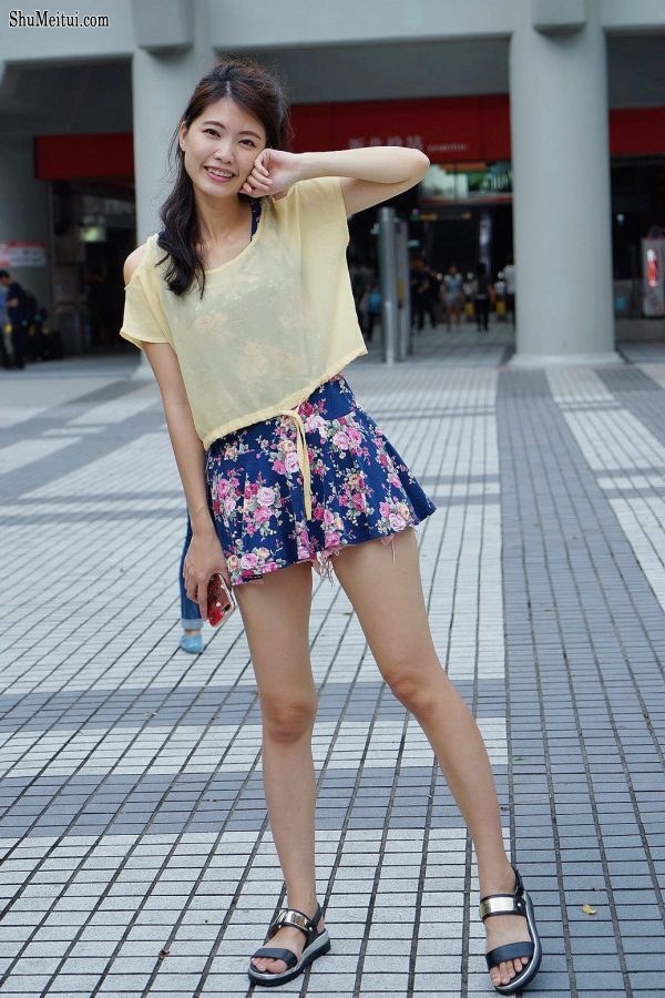 美丽人妻CC姐短裙里边套了一条短裤真会玩[第31张/共82张]