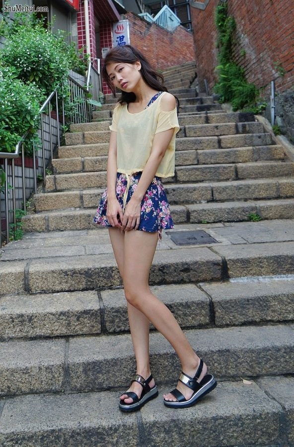 美丽人妻CC姐短裙里边套了一条短裤真会玩[第43张/共82张]