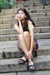 美丽人妻CC姐短裙里边套了一条短裤真会玩