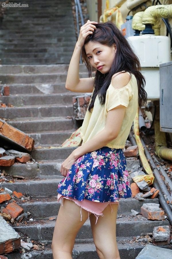 美丽人妻CC姐短裙里边套了一条短裤真会玩[第61张/共82张]