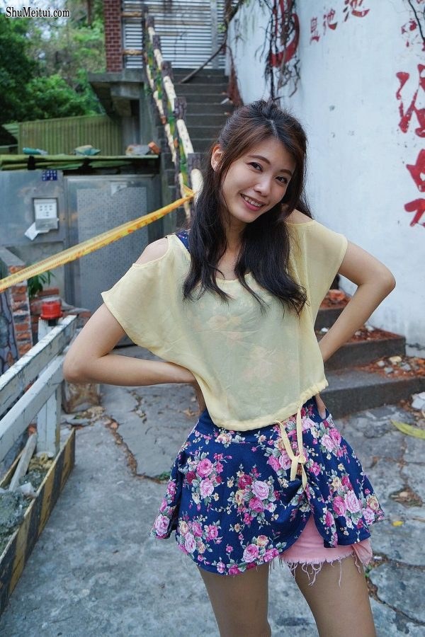 美丽人妻CC姐短裙里边套了一条短裤真会玩[第62张/共82张]