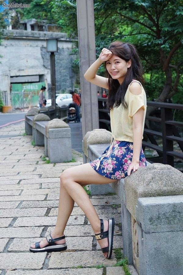 美丽人妻CC姐短裙里边套了一条短裤真会玩[第81张/共82张]